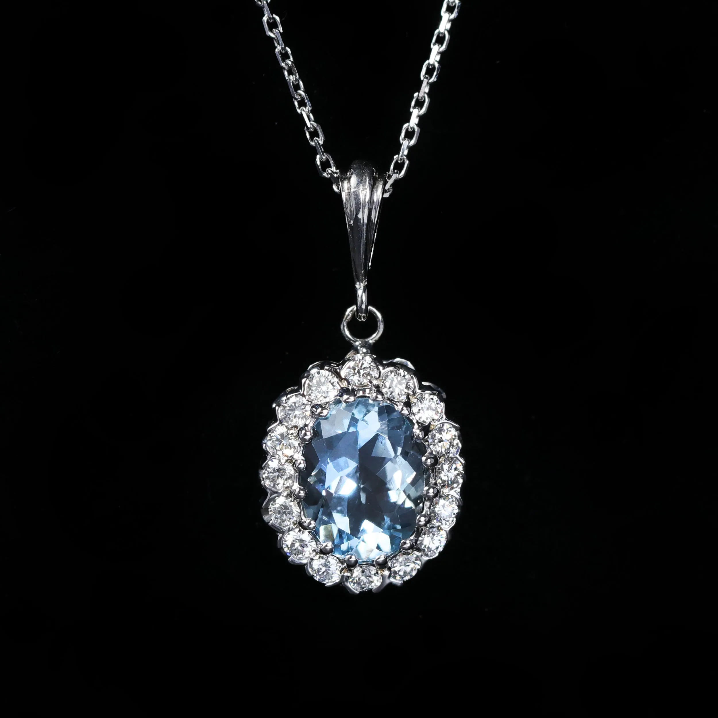 14K White Gold 1.73 Carat Aquamarine and Diamond Pendant