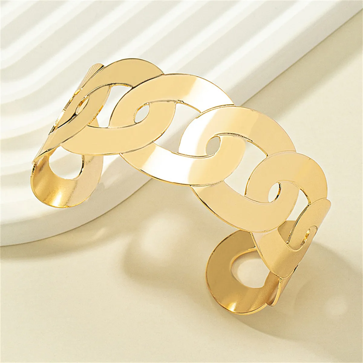 18K Gold-Plated Interlocked Oval Cuff