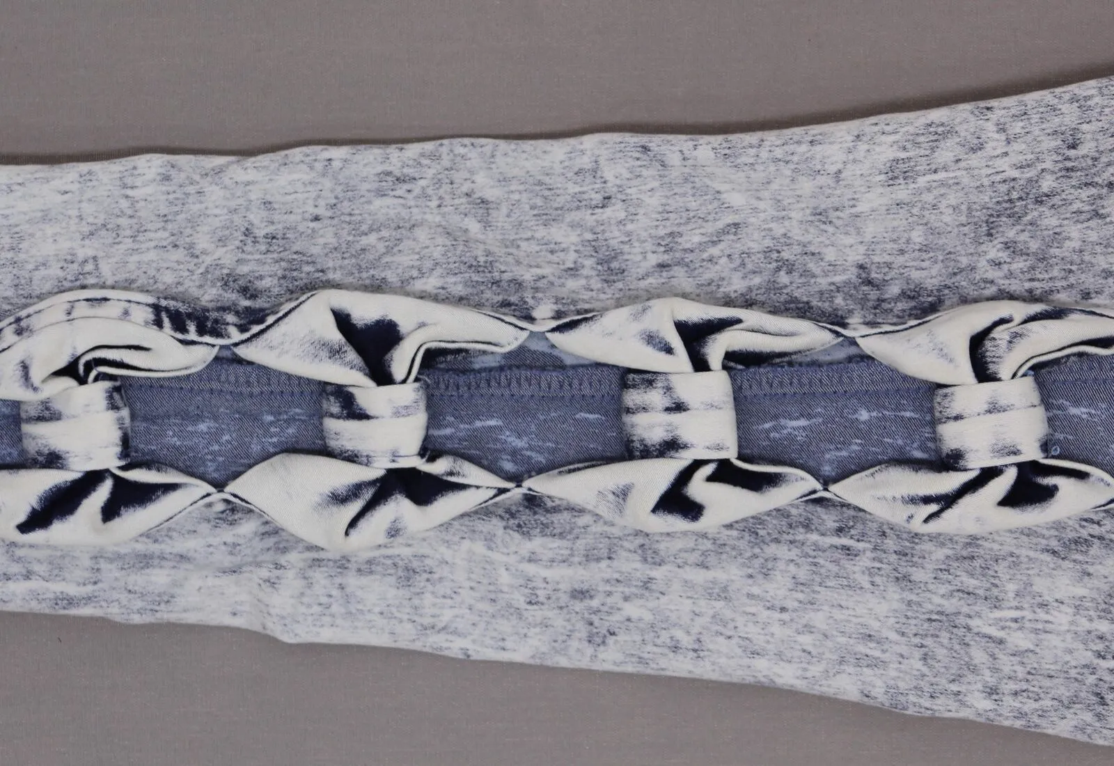 36 Point 5 Women's Bleach Wash Bow Side Denim Jeggings Jeans
