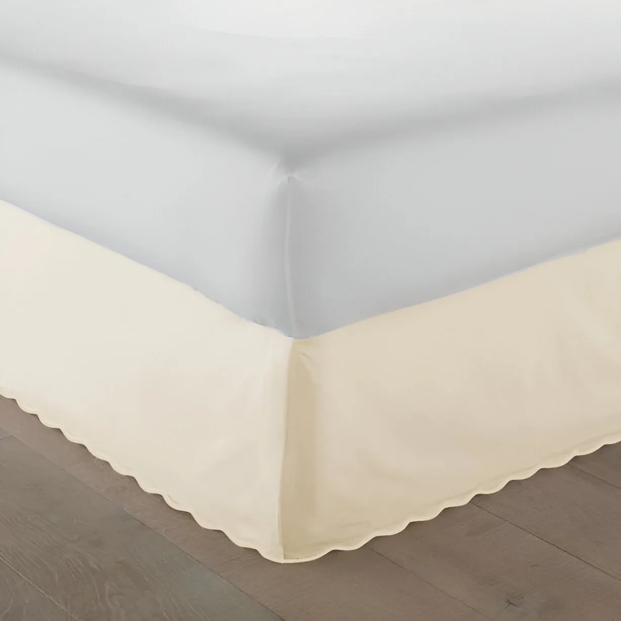 400TC Sateen Solid Cotton Luxurious Scallop Embroidery Tailored Bed Skirt