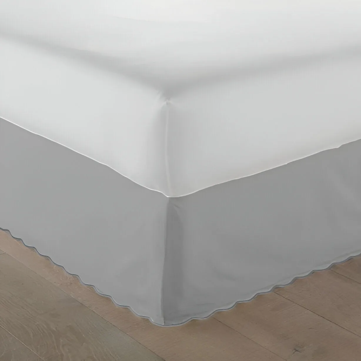 400TC Sateen Solid Cotton Luxurious Scallop Embroidery Tailored Bed Skirt