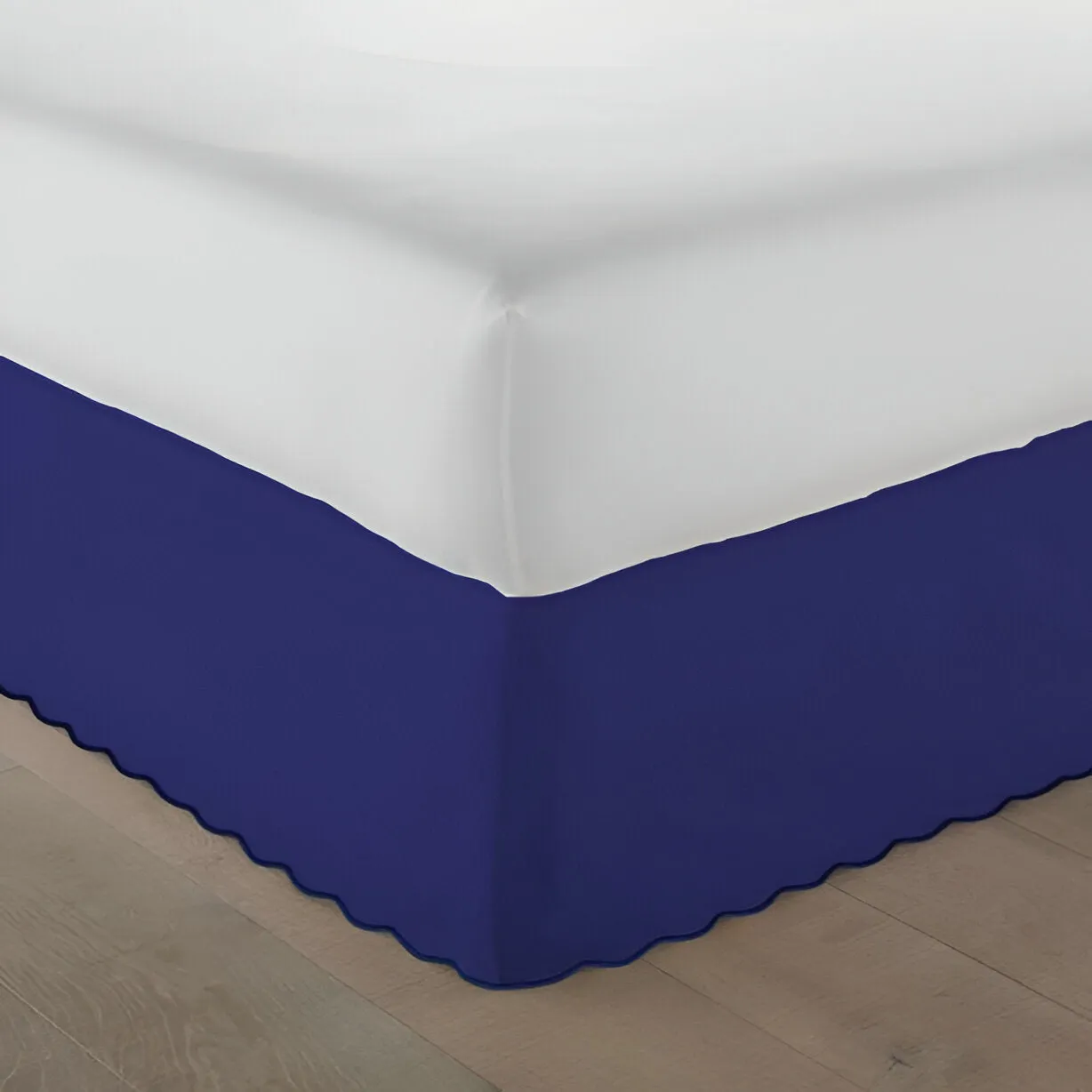 400TC Sateen Solid Cotton Luxurious Scallop Embroidery Tailored Bed Skirt