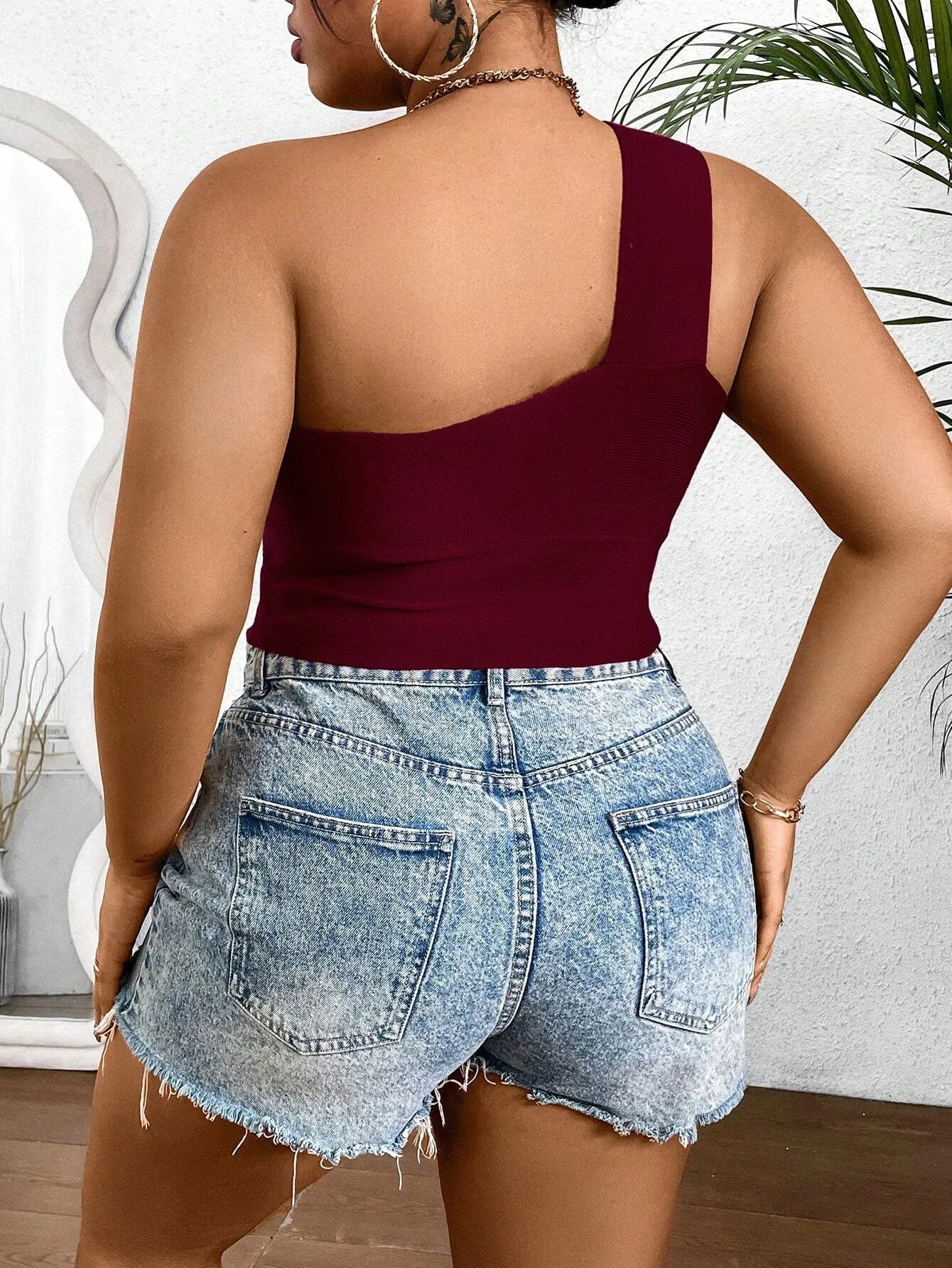 Chic Single-Strap Asymmetrical Burgundy Crop Top with Modern Twist