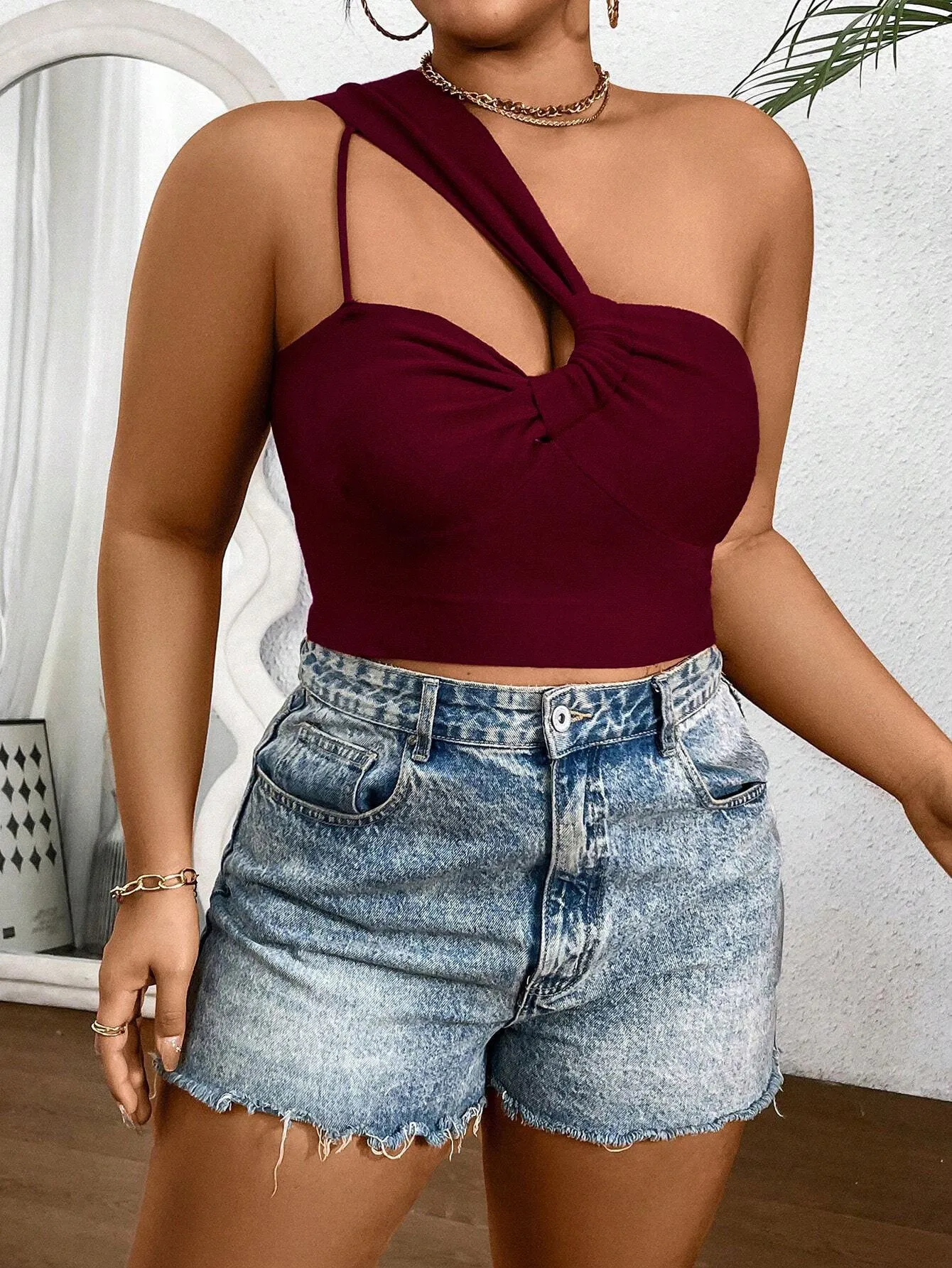 Chic Single-Strap Asymmetrical Burgundy Crop Top with Modern Twist