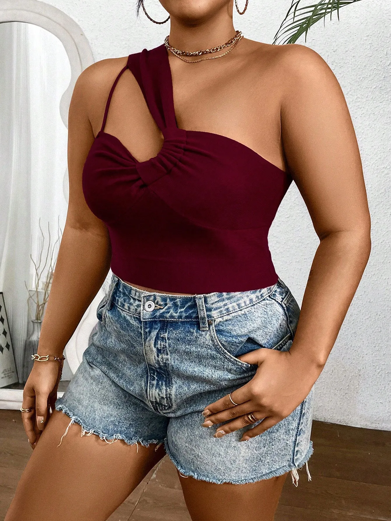 Chic Single-Strap Asymmetrical Burgundy Crop Top with Modern Twist