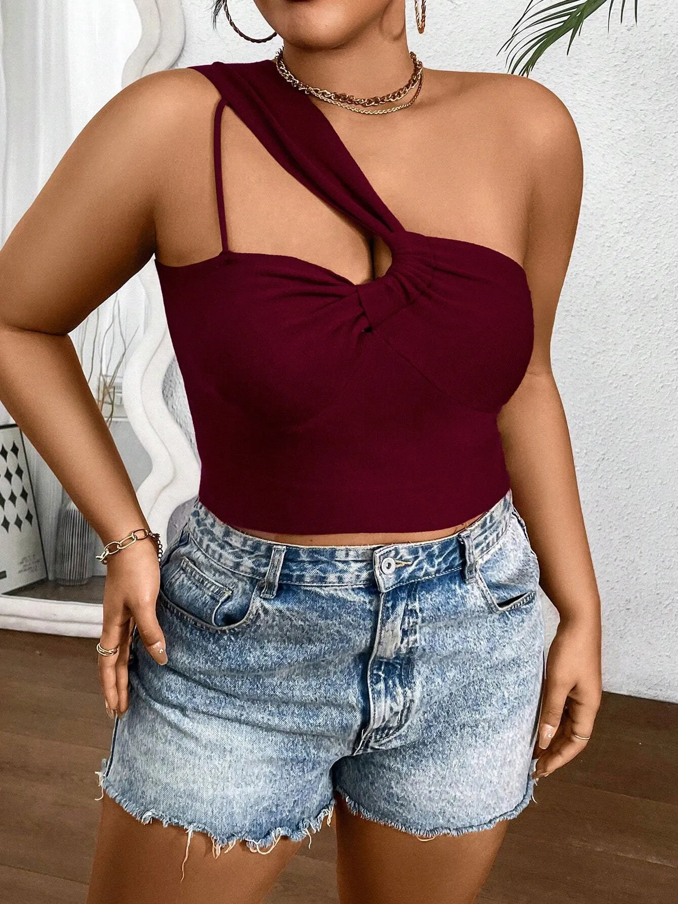 Chic Single-Strap Asymmetrical Burgundy Crop Top with Modern Twist