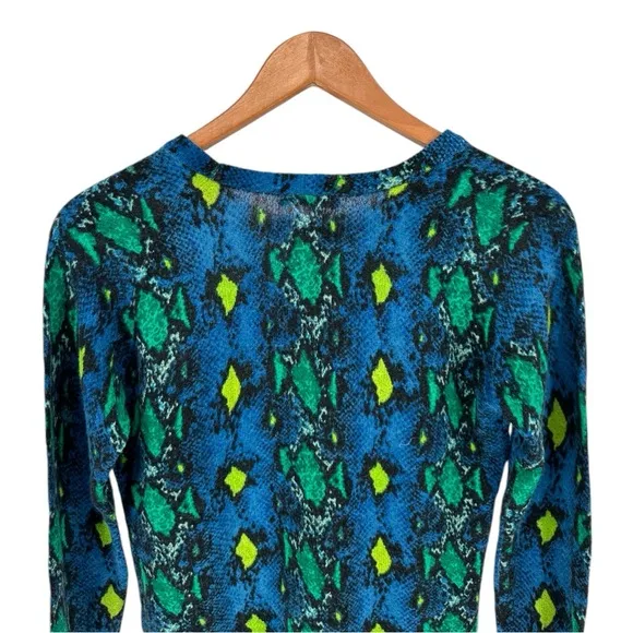 Equipment Femme Cashmere Sweater Sloan Blue Snakeskin Print size XS Long Sleeves