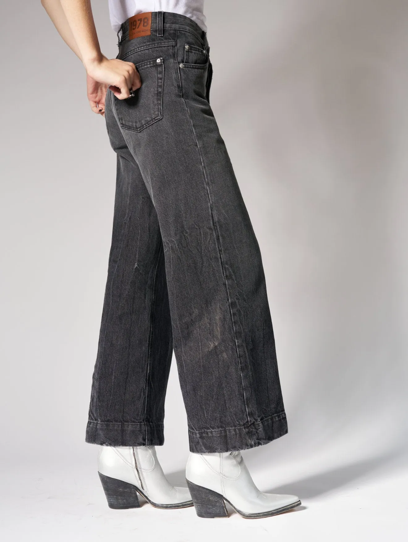 IZZY GIANT FLARE JEANS IN BLACK
