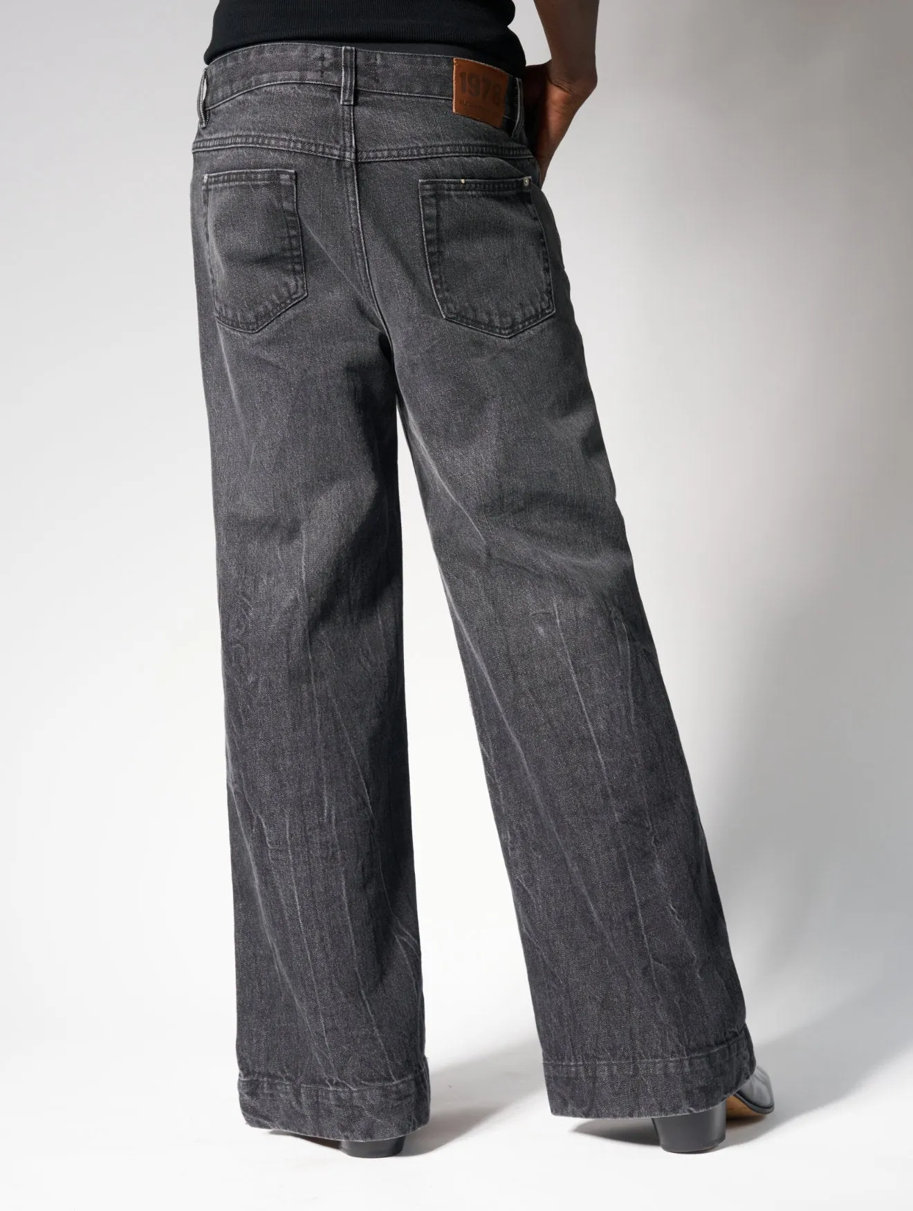 IZZY GIANT FLARE JEANS IN BLACK