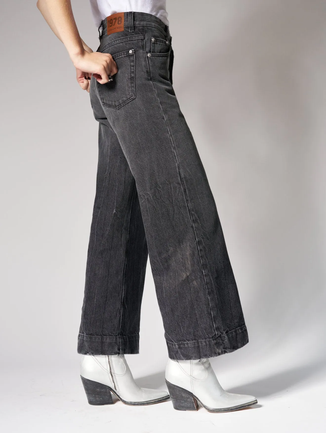 IZZY GIANT FLARE JEANS IN BLACK