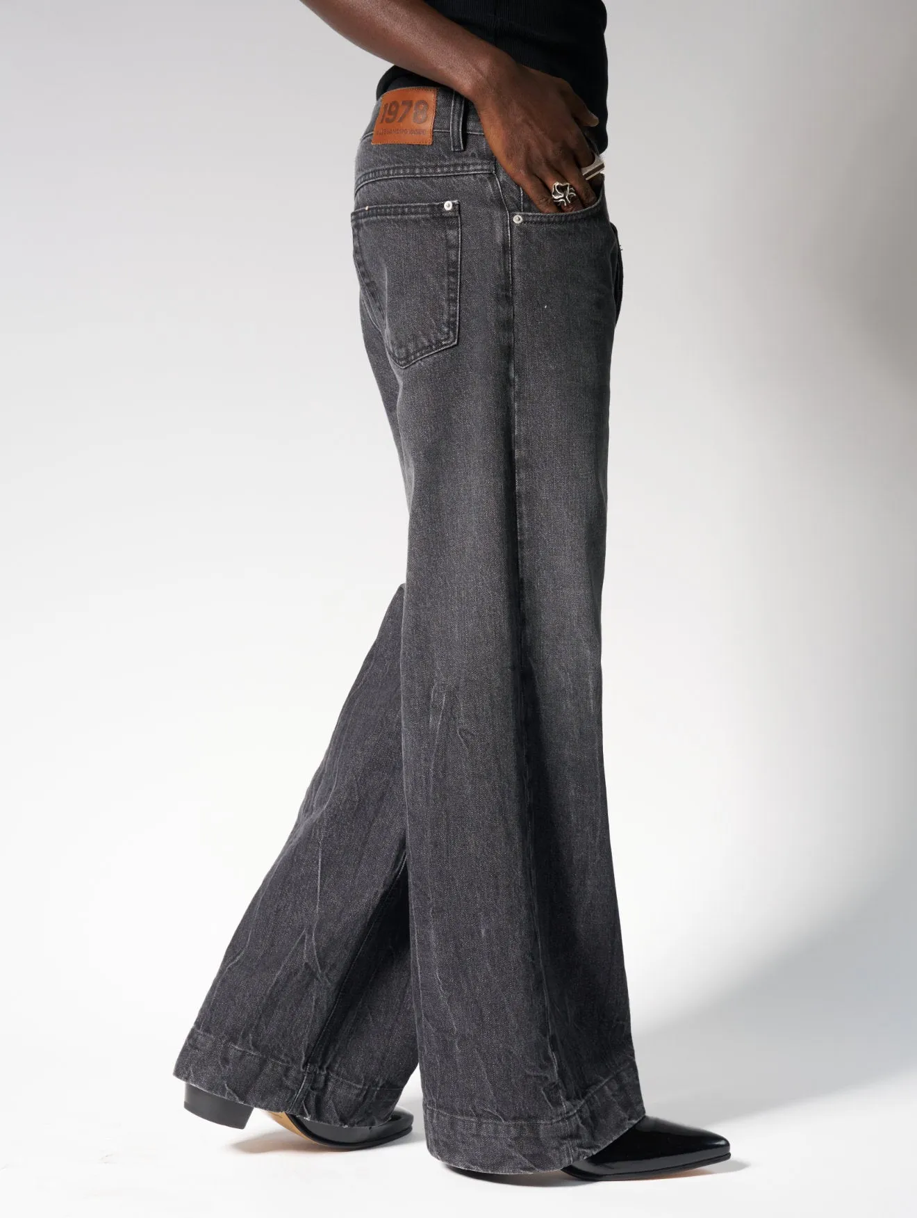 IZZY GIANT FLARE JEANS IN BLACK