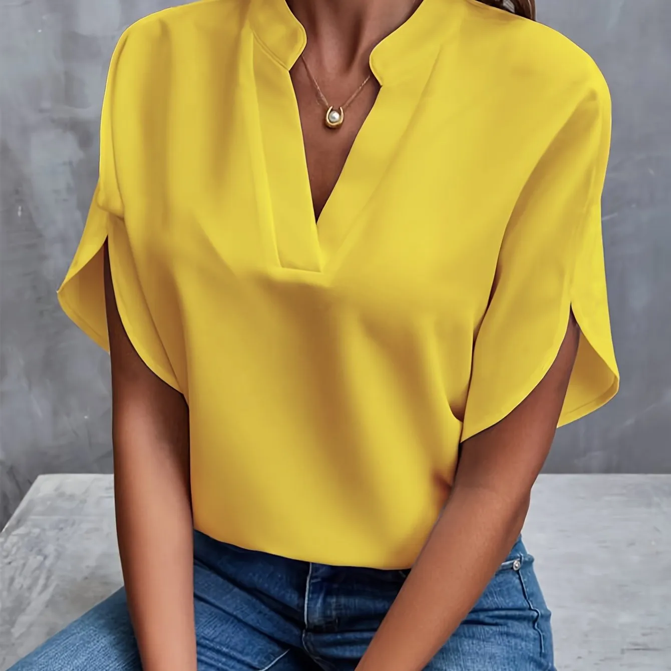 Jannie - Elegant Blouse