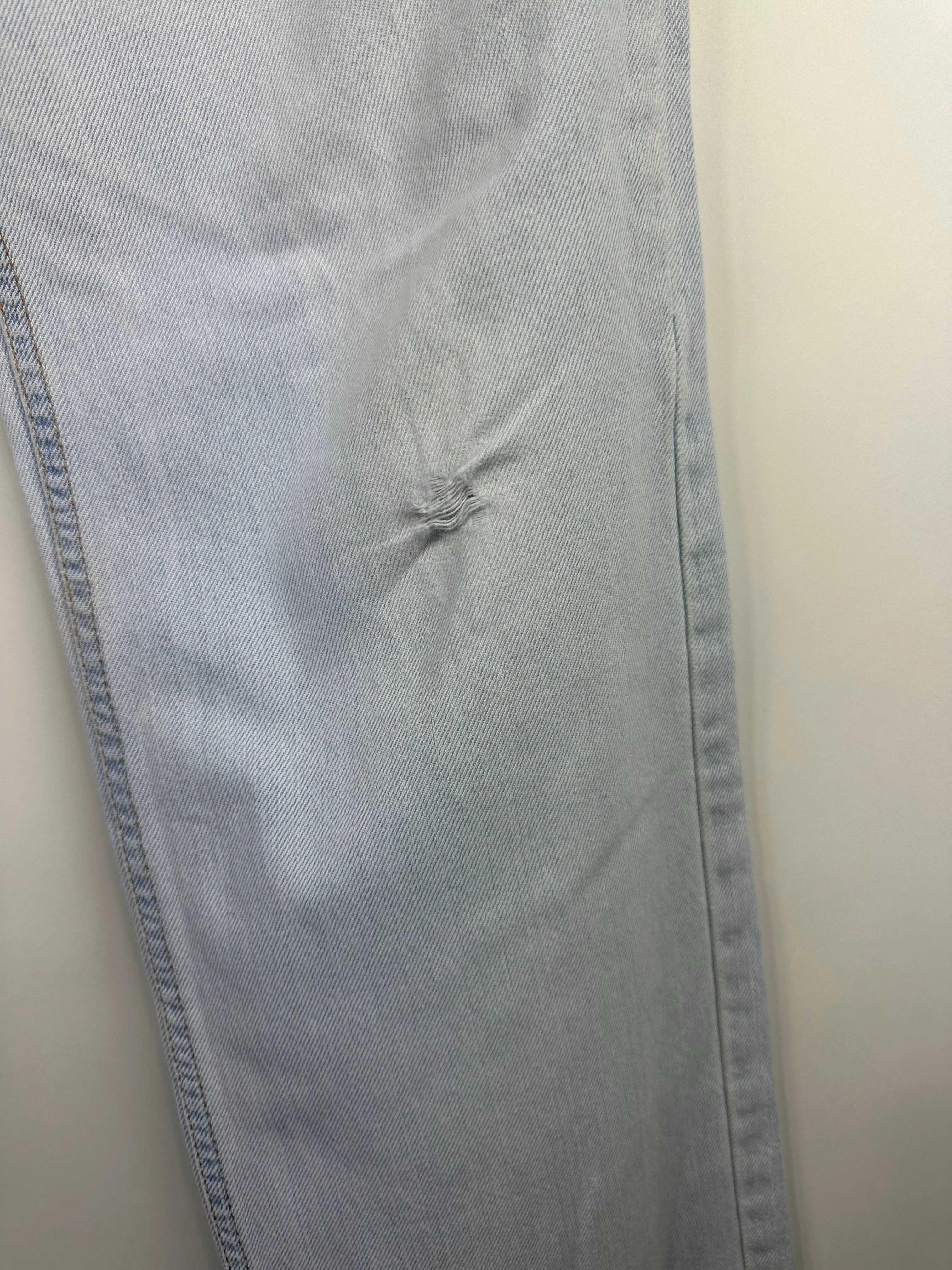 LEVIS JEANS (HH - 17 IN) (LENGTH - 40IN )