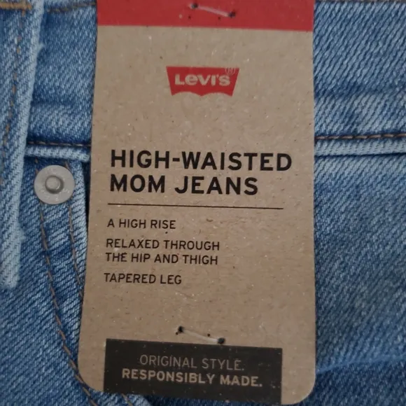 Levi's Mom High Rise Waisted Jeans size 28