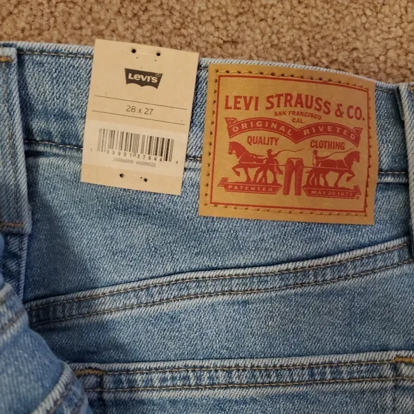 Levi's Mom High Rise Waisted Jeans size 28