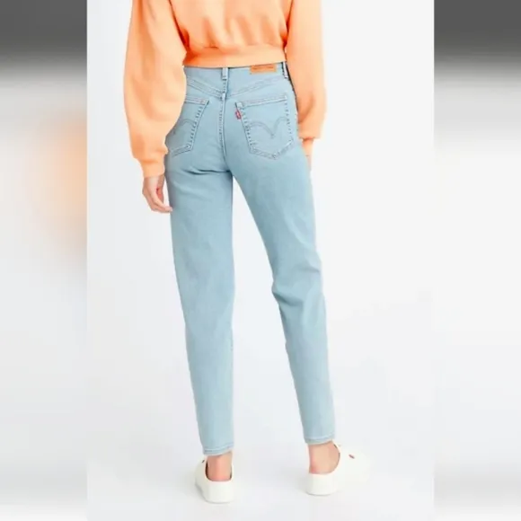 Levi's Mom High Rise Waisted Jeans size 28
