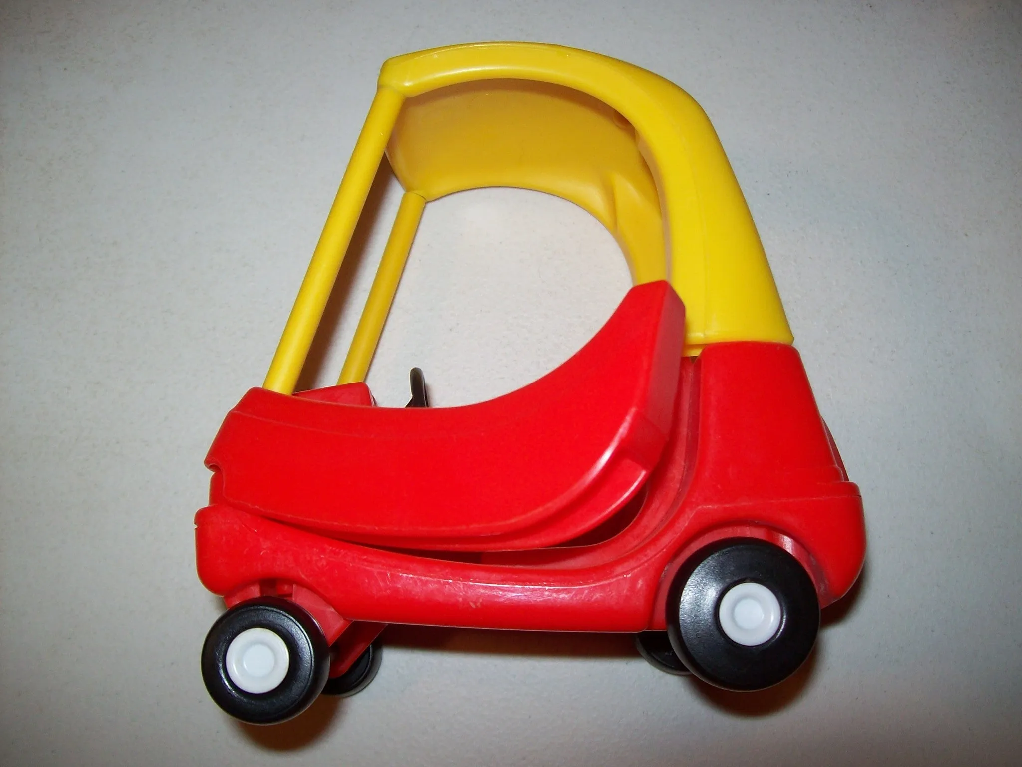 Little Tikes Dollhouse Size Cozy Coupe Car Red & Yellow