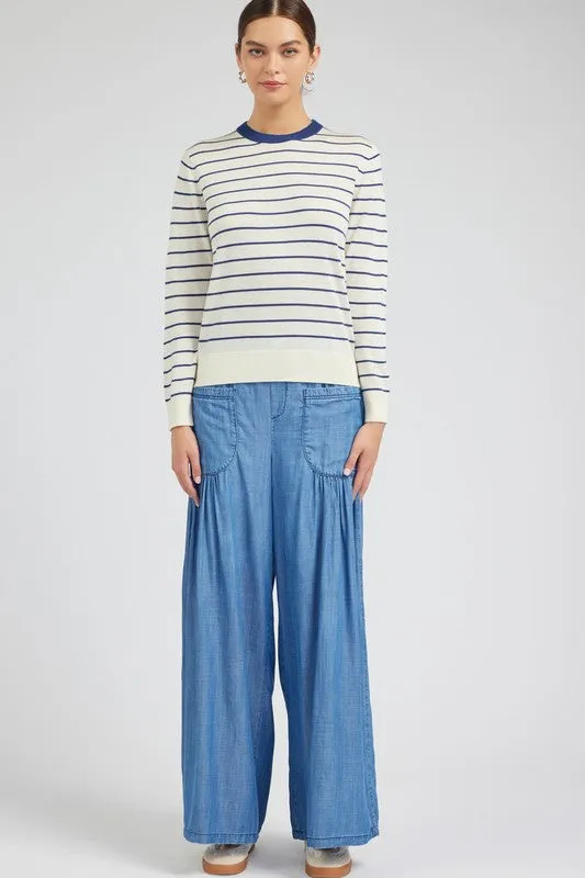 Long-Sleeve Round Neck Pullover Sweater