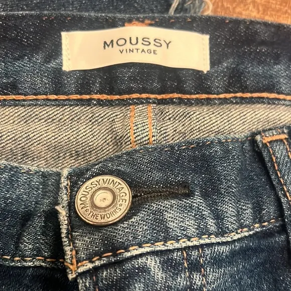 Moussy Vintage Glendale Mid Rise Distressed Tapered Cropped Blue Jeans