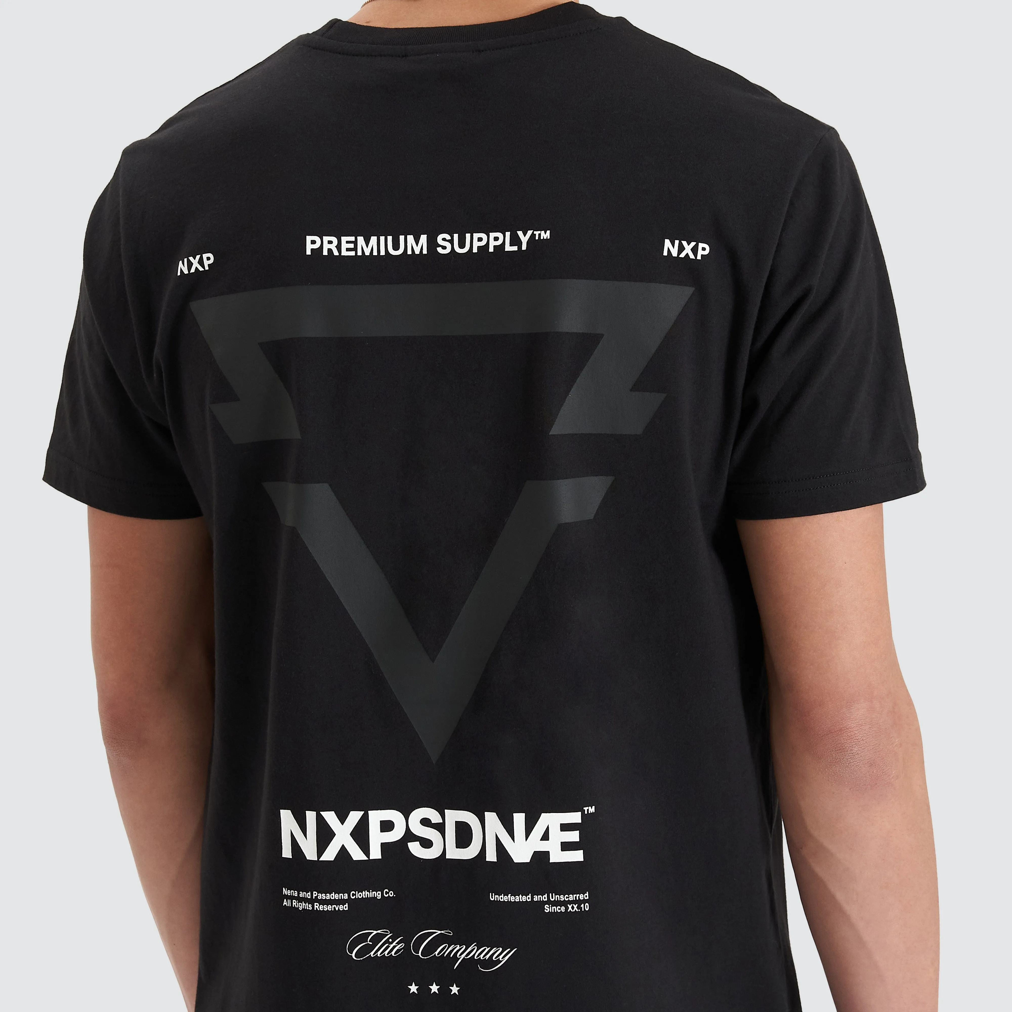 Mullion Dual Curved Tee Jet Black