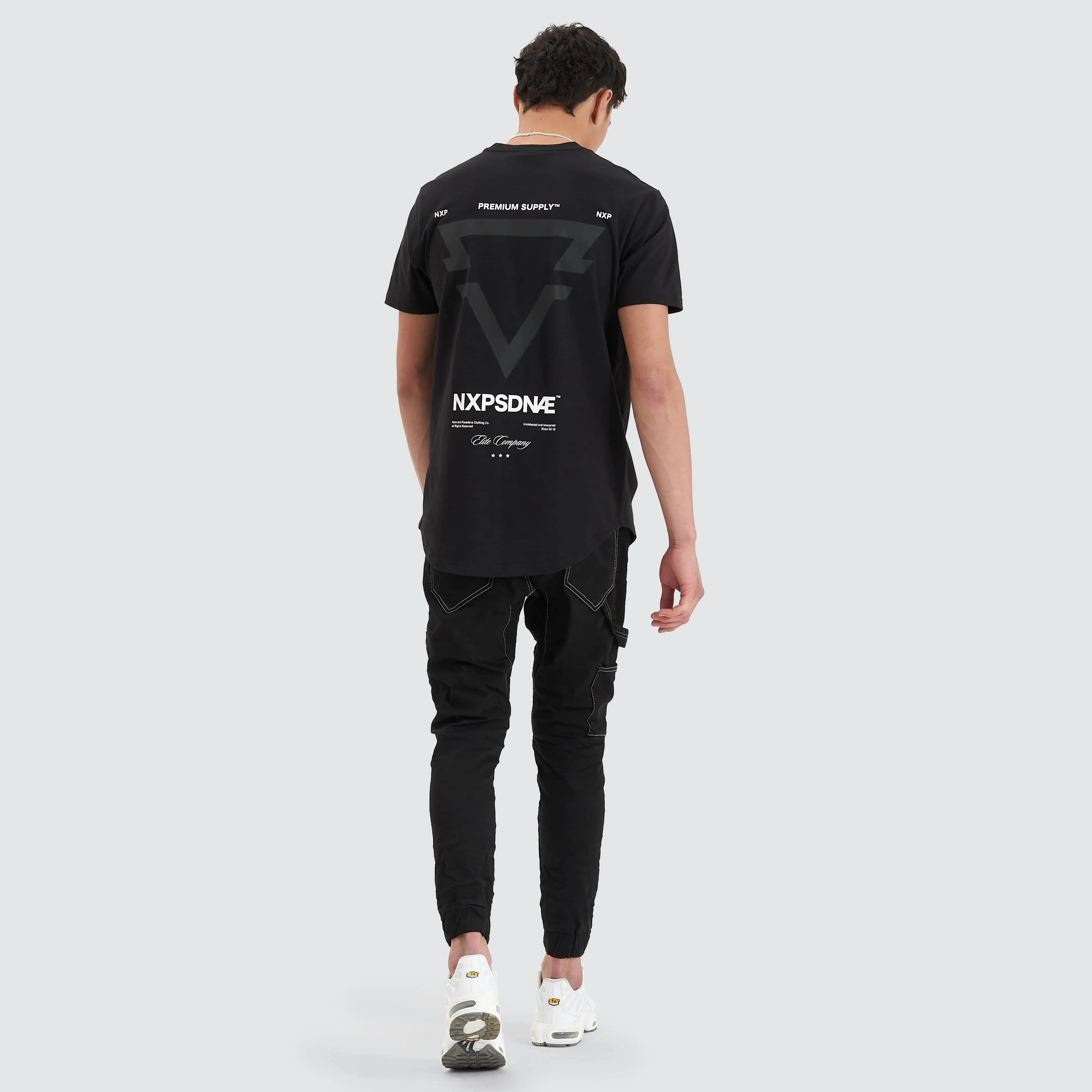 Mullion Dual Curved Tee Jet Black