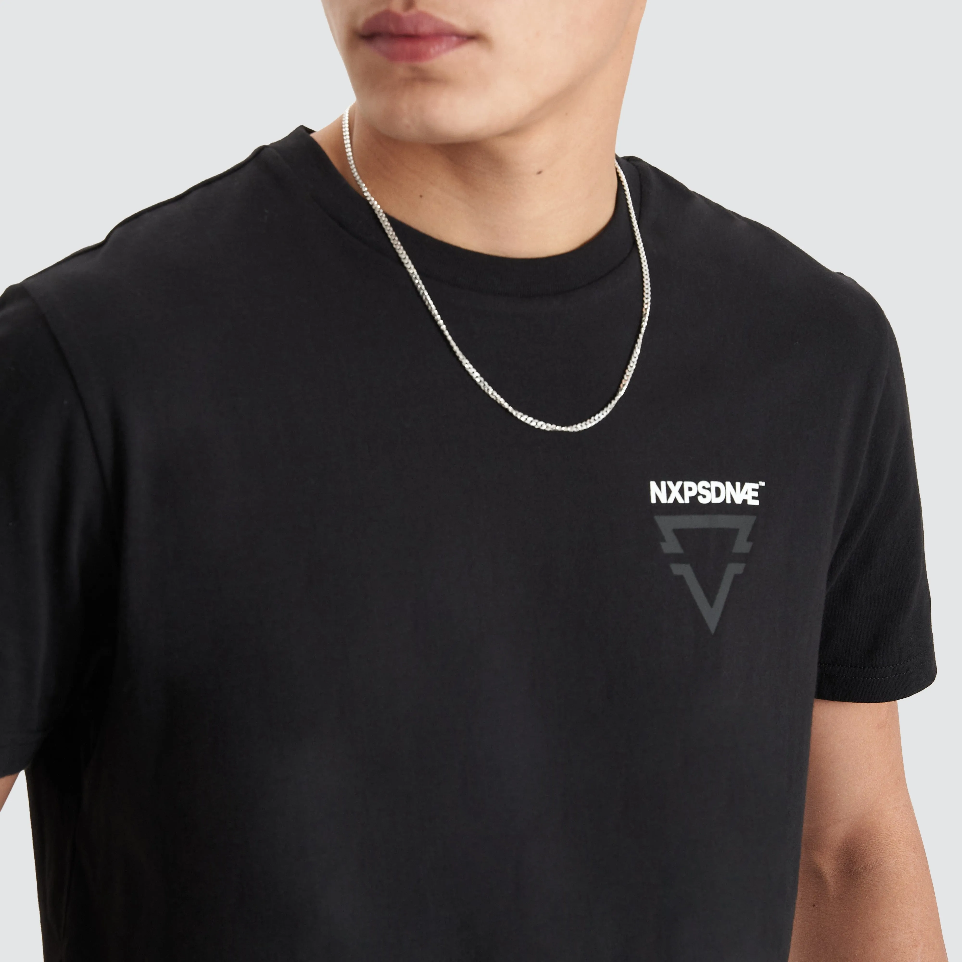 Mullion Dual Curved Tee Jet Black