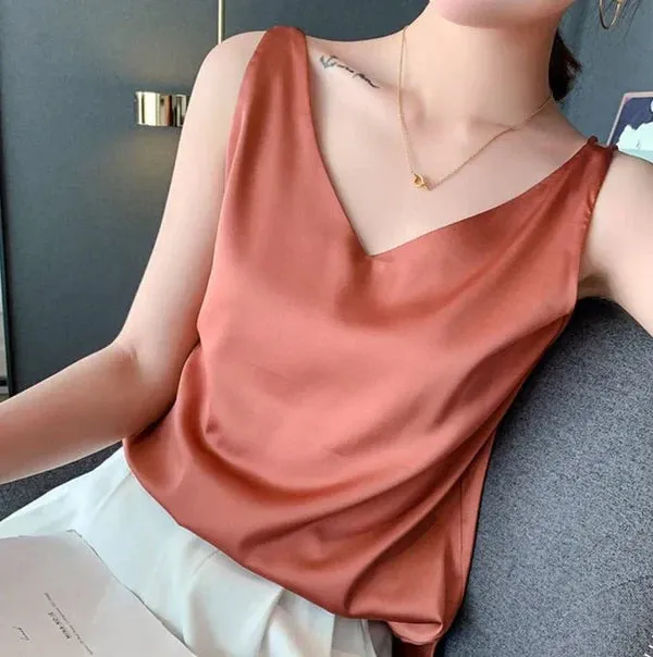 Nora - Silky, elegant and airy top for women
