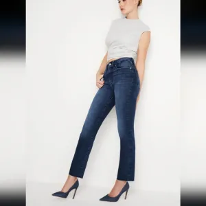 NWT Good American Good Leg Straight Vintage Inspired Jeans Sz. 2/26
