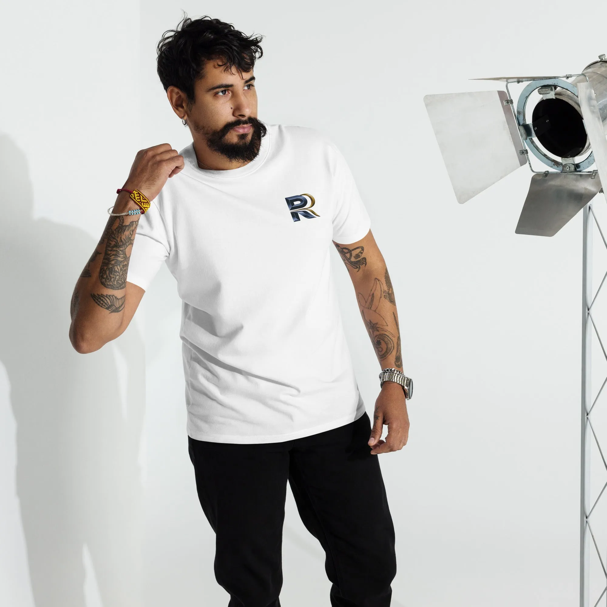 RESILIENT ROAR Men’s premium heavyweight tee