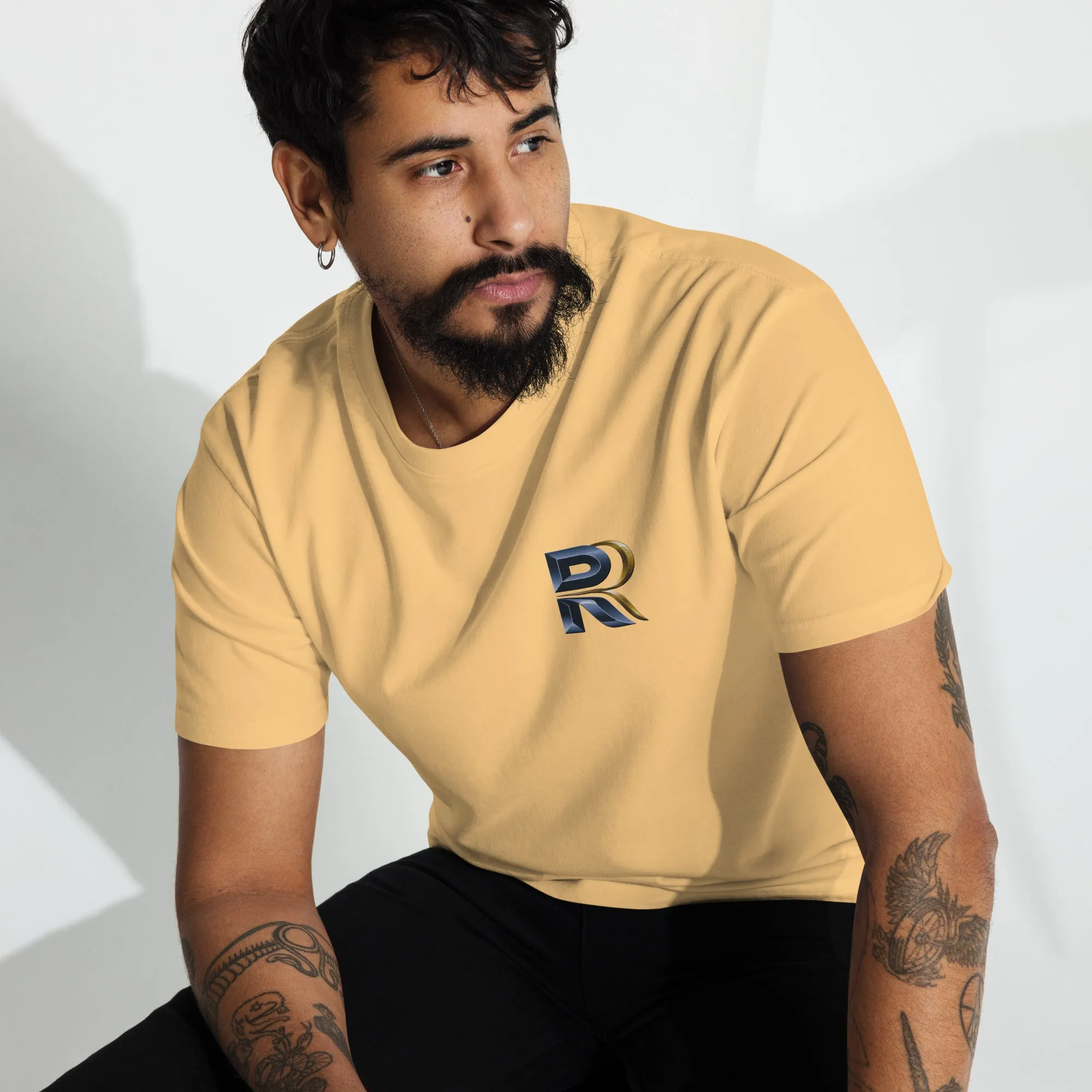 RESILIENT ROAR Men’s premium heavyweight tee