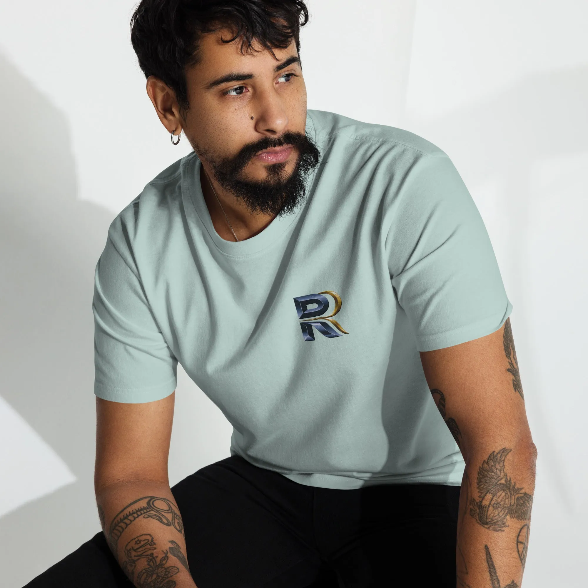 RESILIENT ROAR Men’s premium heavyweight tee