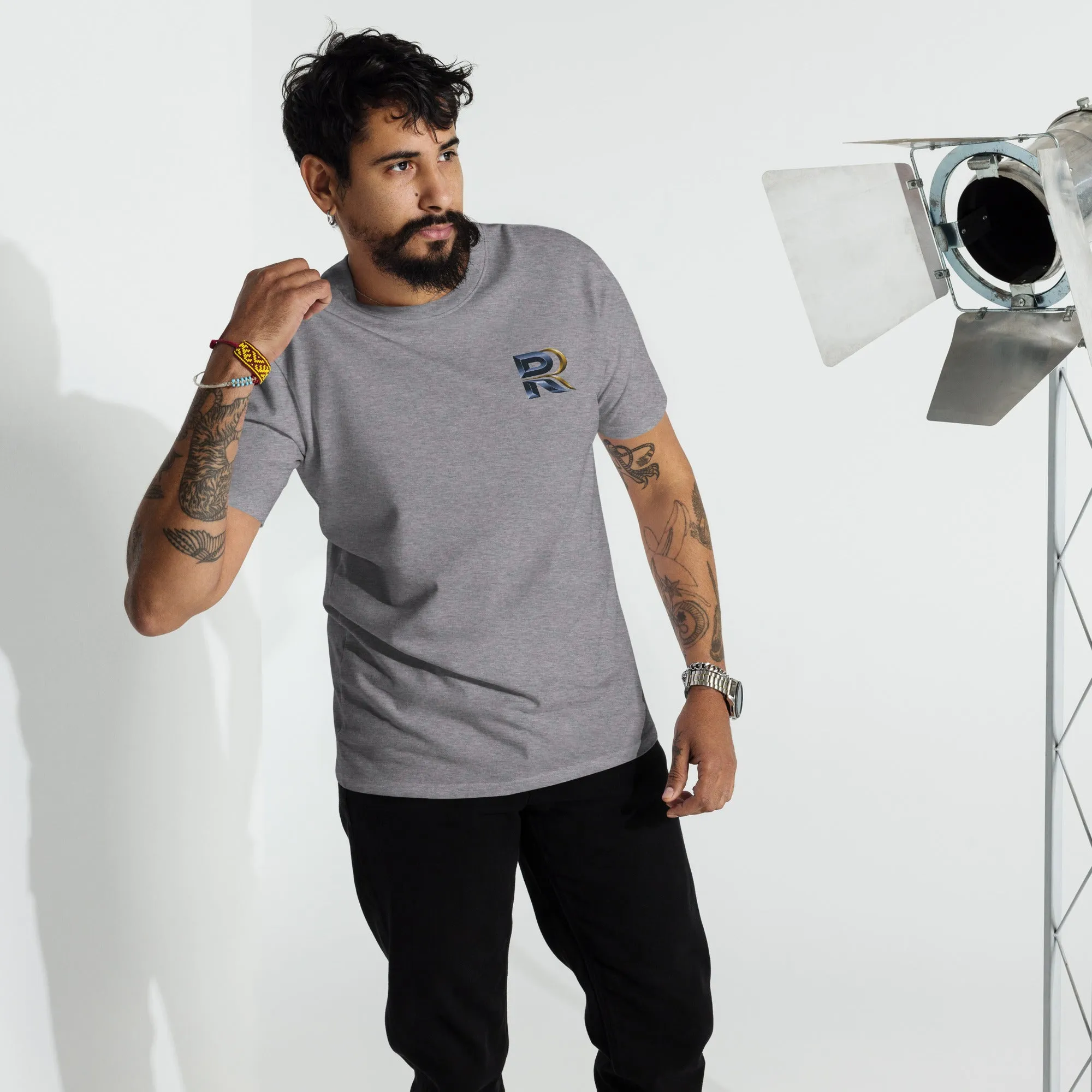 RESILIENT ROAR Men’s premium heavyweight tee