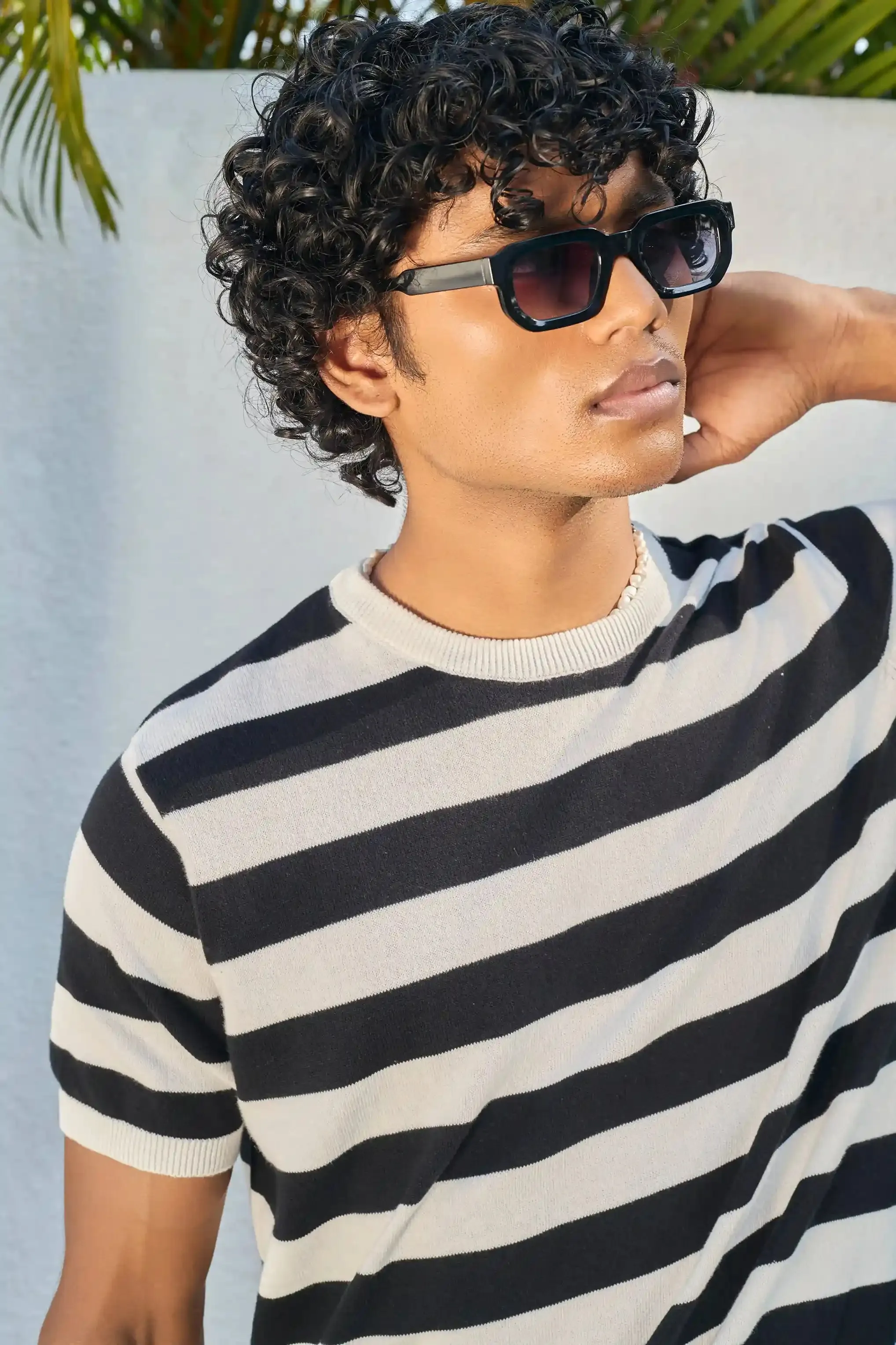 Round Neck Coastal Knit  T-Shirt- Black
