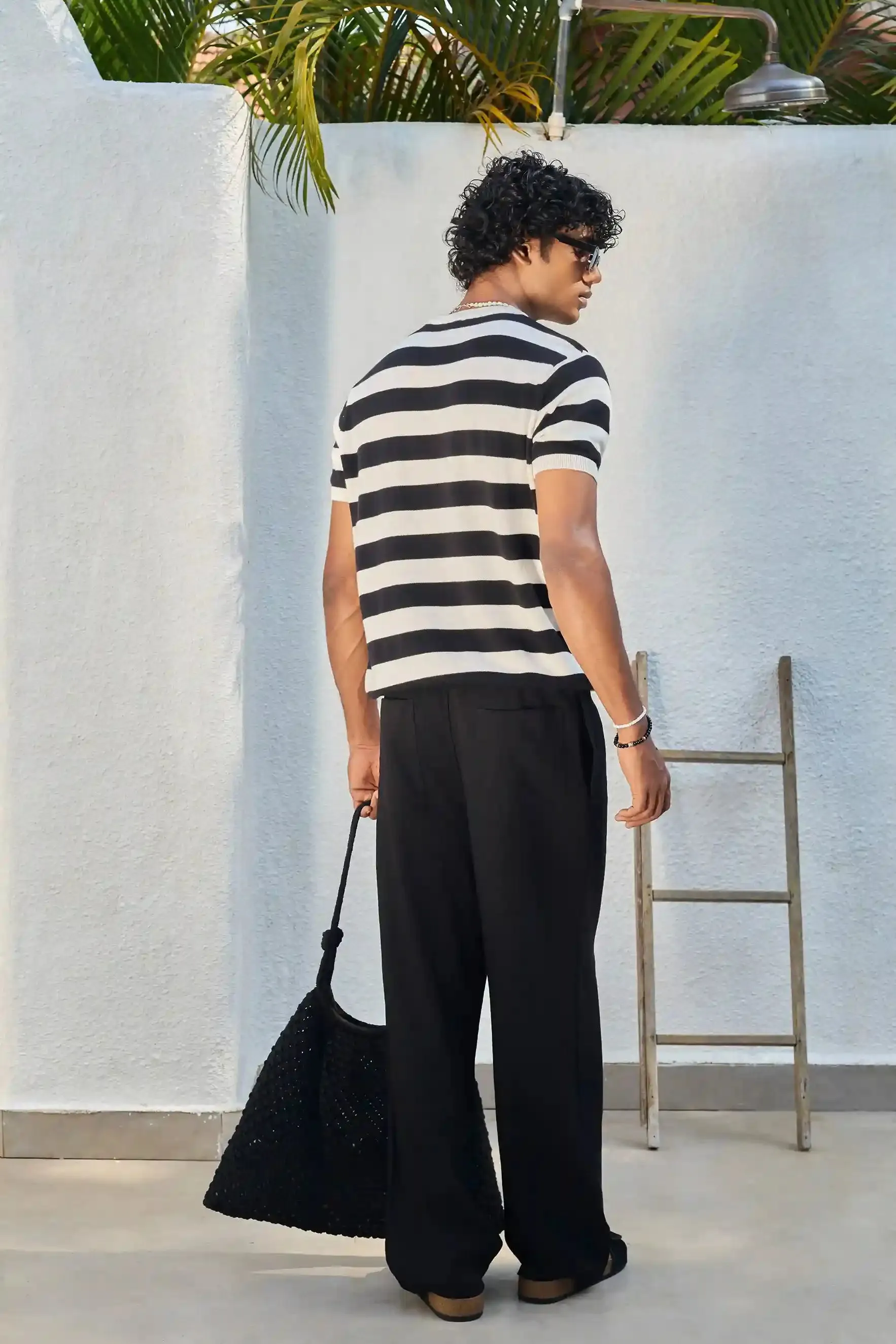 Round Neck Coastal Knit  T-Shirt- Black