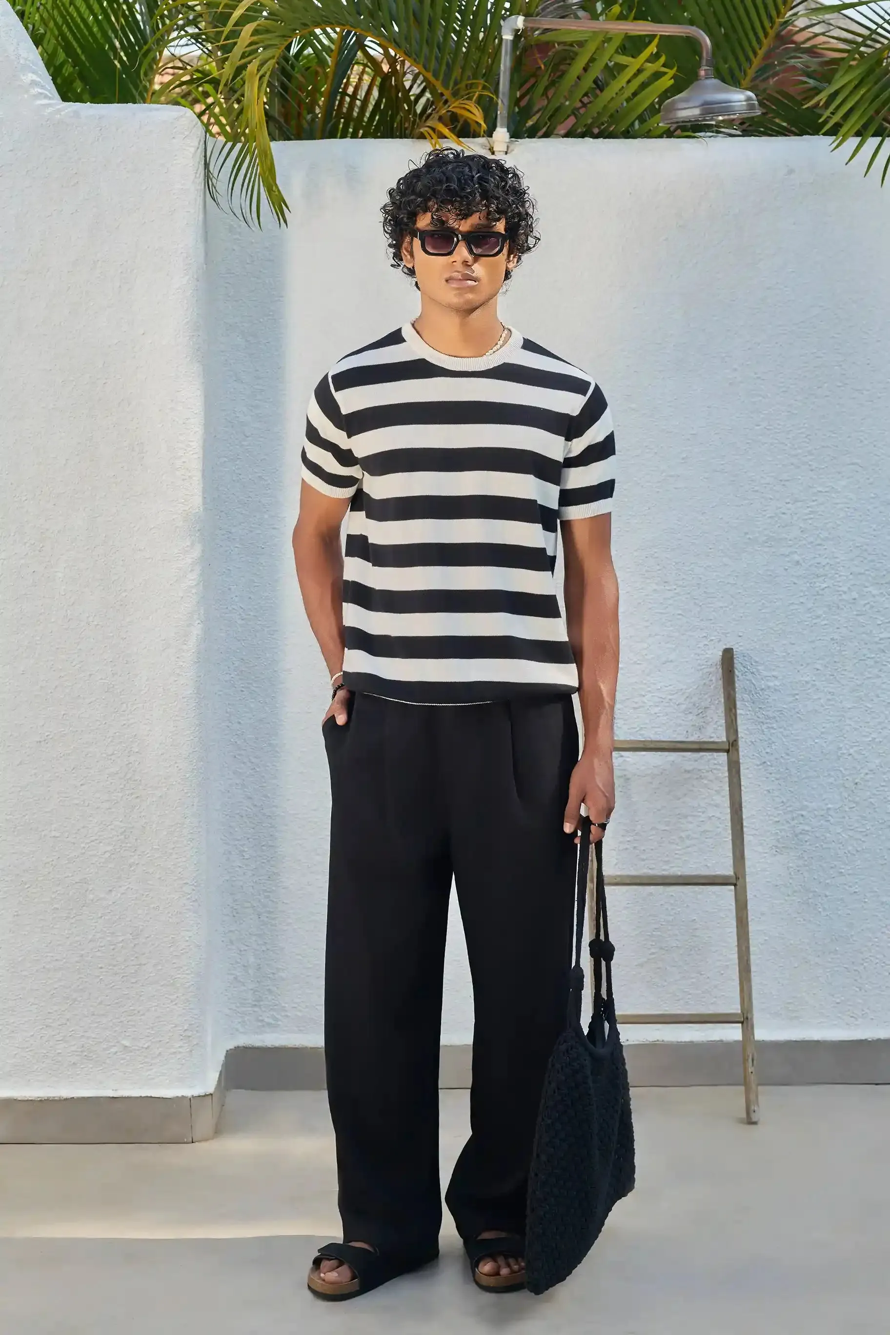 Round Neck Coastal Knit  T-Shirt- Black