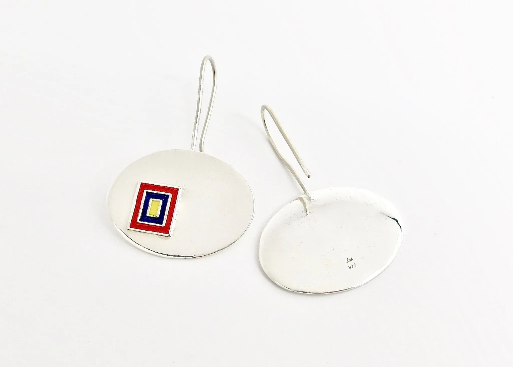 Stunning, long ear-hook oval 'dvaar' earrings