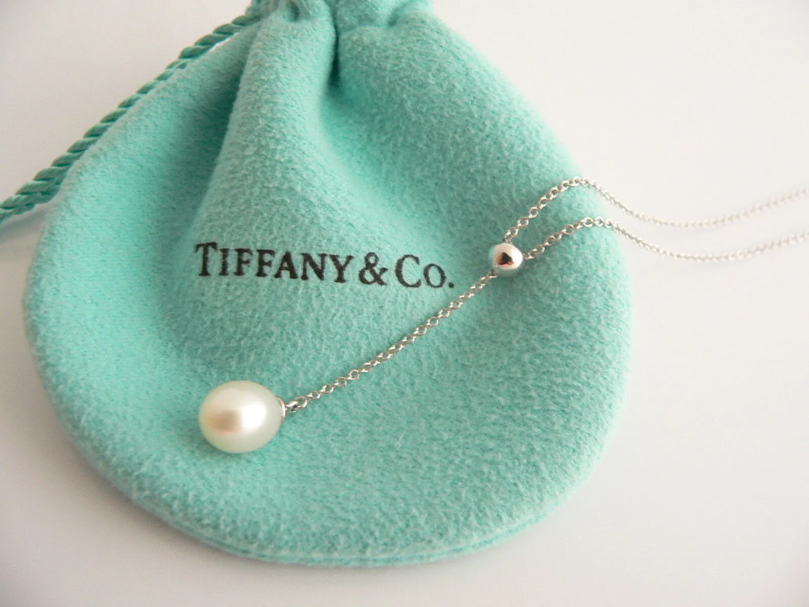Tiffany & Co 18K Gold Pearl Dangle Dangling Necklace Pendant Chain Gift Pouch