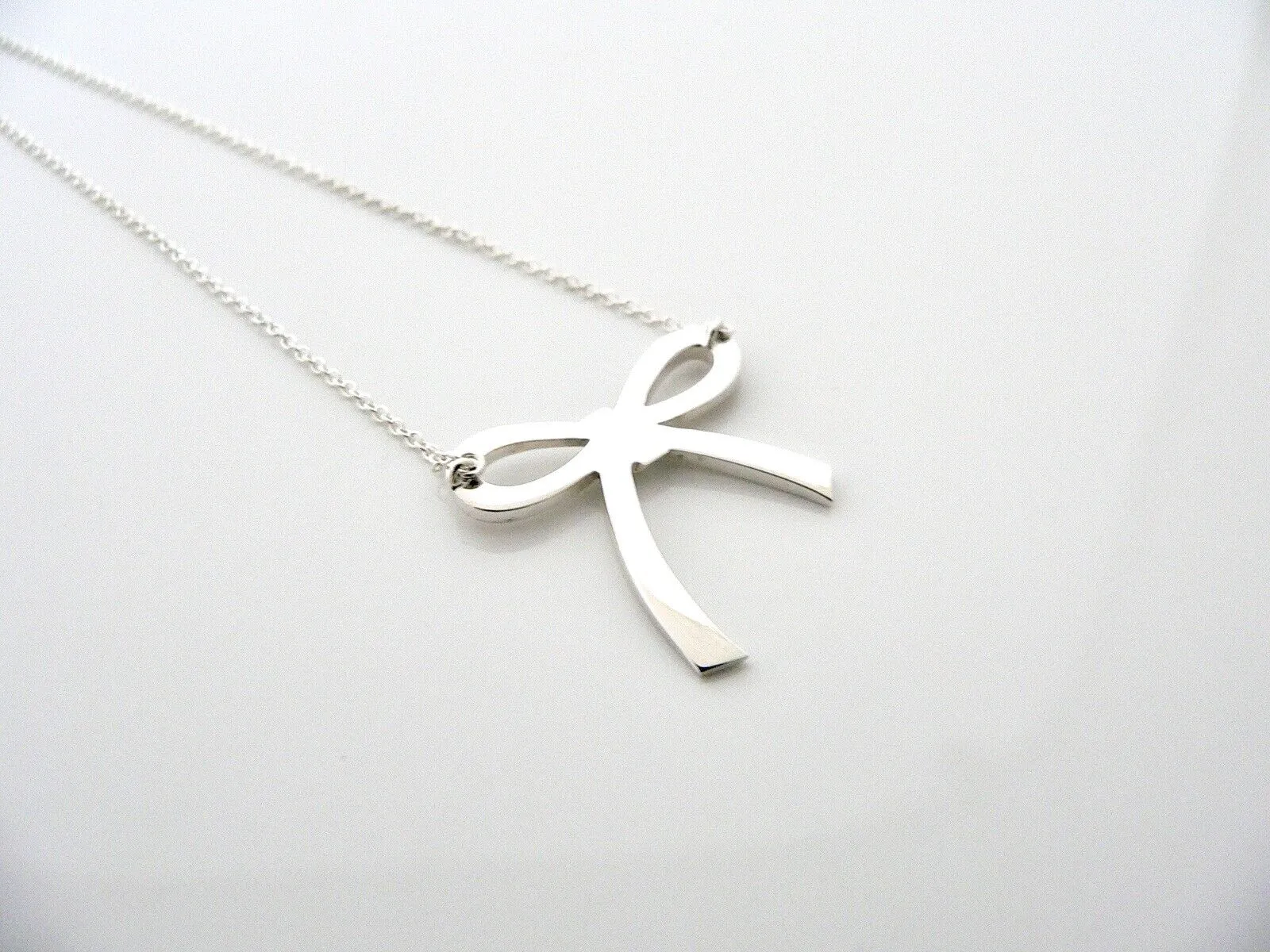 Tiffany & Co Ribbon Necklace Bow Pendant Medium Charm Chain Gift Love T and Co