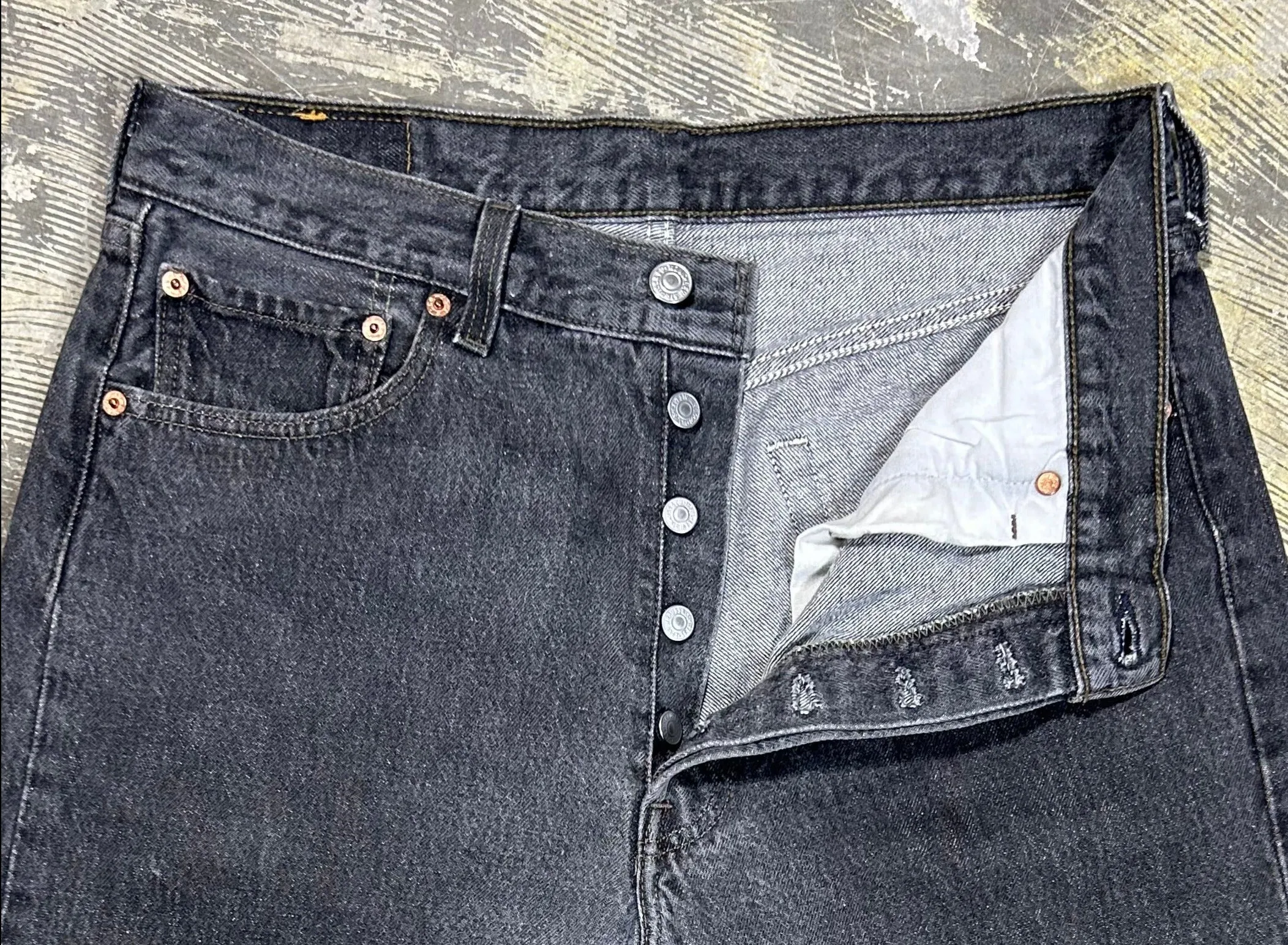 Vintage USA Made Levi 501 Faded True Black Jeans (JYJ0124-008)