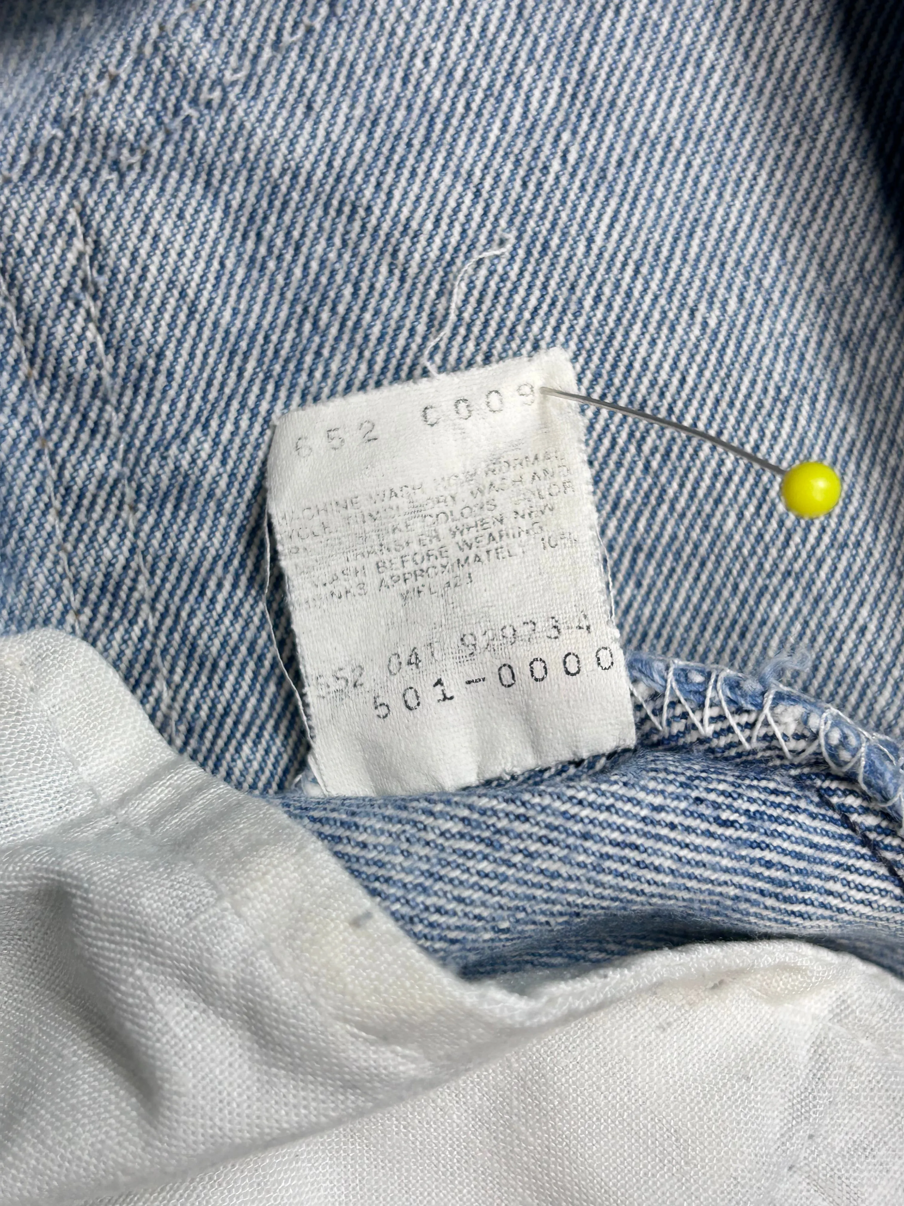 Vintage USA Made Levi 501 Light Wash Denim Jeans (JYJ0124-065)