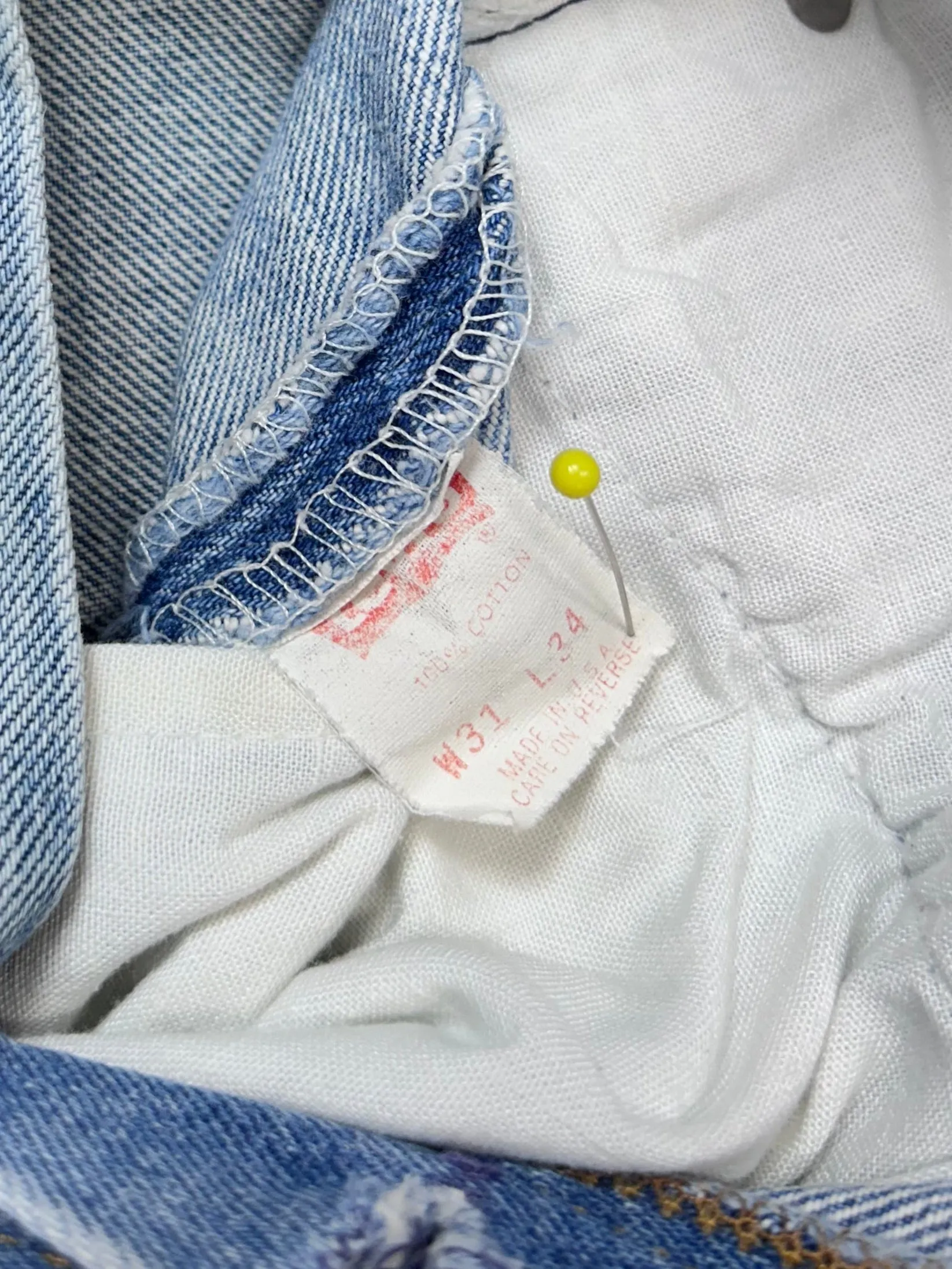 Vintage USA Made Levi 501 Light Wash Denim Jeans (JYJ0124-065)